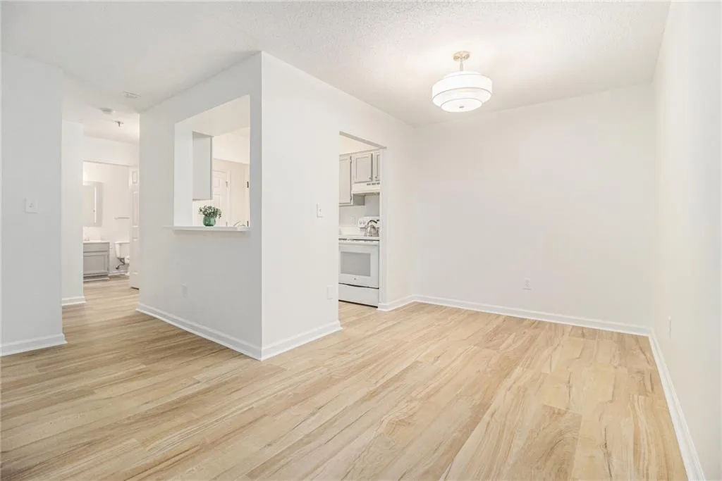 300 Johnson Ferry Road Ne Unit A203, Sandy Springs, Georgia 30328, 2 Bedrooms Bedrooms, ,2 BathroomsBathrooms,Residential,For Sale,300 Johnson Ferry Road Ne Unit A203,7749419