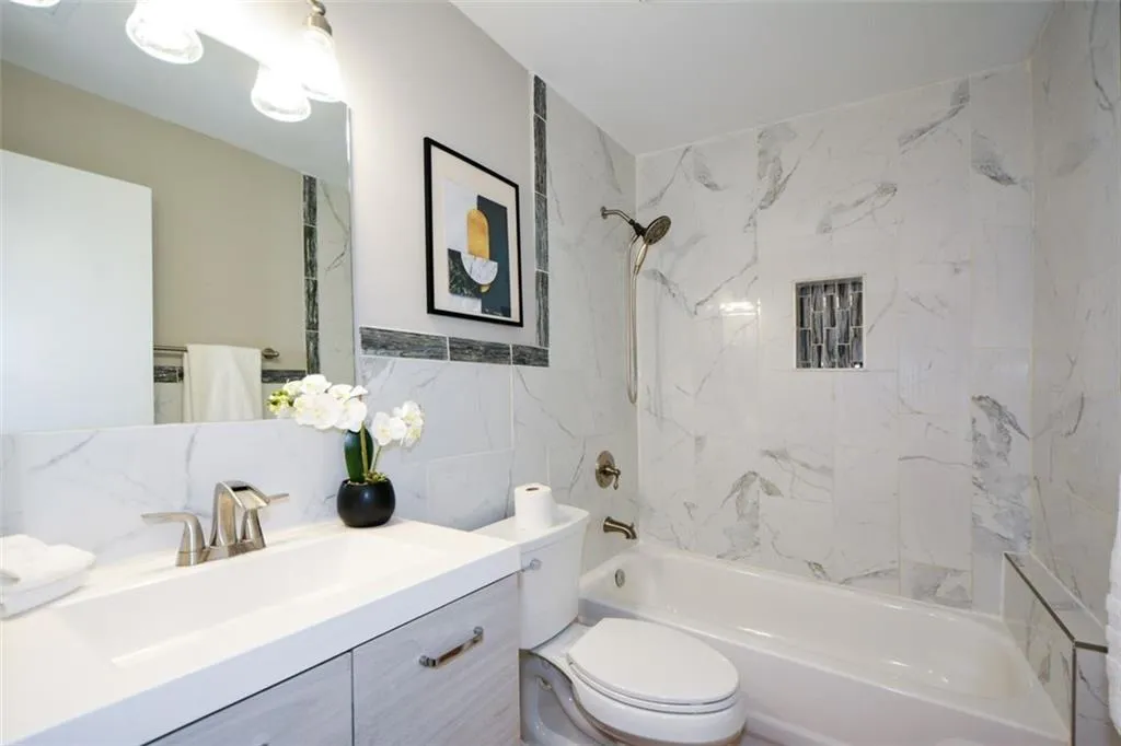 46 Dunwoody Springs Drive, Atlanta, Georgia 30328, 3 Bedrooms Bedrooms, ,2 BathroomsBathrooms,Residential,For Sale,46 Dunwoody Springs Drive,7641927