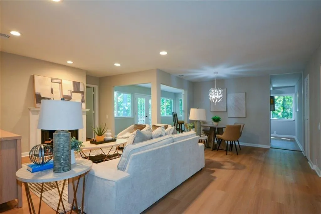 46 Dunwoody Springs Drive, Atlanta, Georgia 30328, 3 Bedrooms Bedrooms, ,2 BathroomsBathrooms,Residential,For Sale,46 Dunwoody Springs Drive,7641927