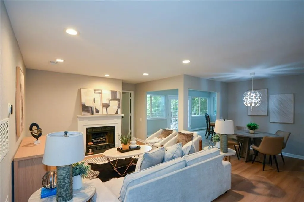 46 Dunwoody Springs Drive, Atlanta, Georgia 30328, 3 Bedrooms Bedrooms, ,2 BathroomsBathrooms,Residential,For Sale,46 Dunwoody Springs Drive,7641927