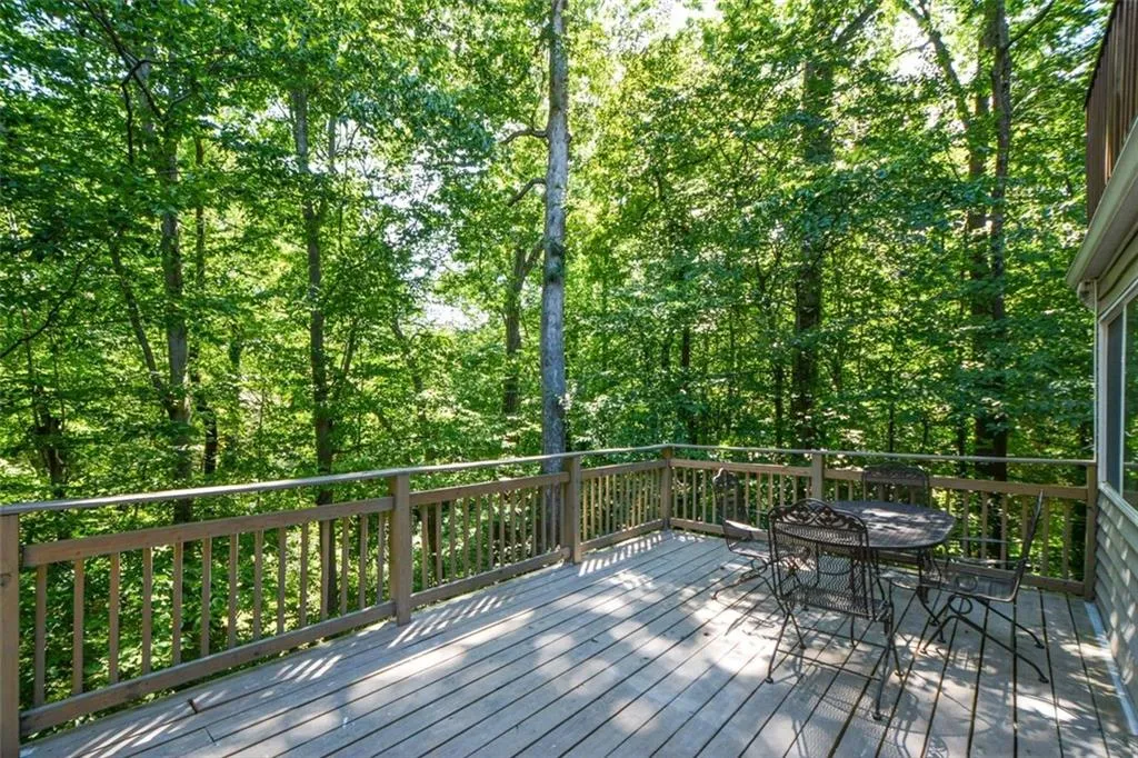 46 Dunwoody Springs Drive, Atlanta, Georgia 30328, 3 Bedrooms Bedrooms, ,2 BathroomsBathrooms,Residential,For Sale,46 Dunwoody Springs Drive,7641927