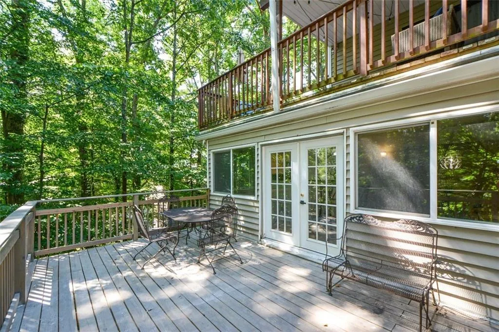 46 Dunwoody Springs Drive, Atlanta, Georgia 30328, 3 Bedrooms Bedrooms, ,2 BathroomsBathrooms,Residential,For Sale,46 Dunwoody Springs Drive,7641927