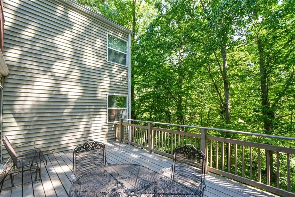46 Dunwoody Springs Drive, Atlanta, Georgia 30328, 3 Bedrooms Bedrooms, ,2 BathroomsBathrooms,Residential,For Sale,46 Dunwoody Springs Drive,7641927