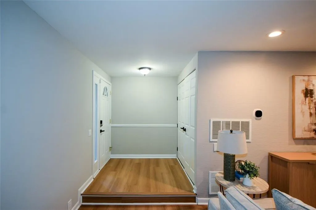 46 Dunwoody Springs Drive, Atlanta, Georgia 30328, 3 Bedrooms Bedrooms, ,2 BathroomsBathrooms,Residential,For Sale,46 Dunwoody Springs Drive,7641927