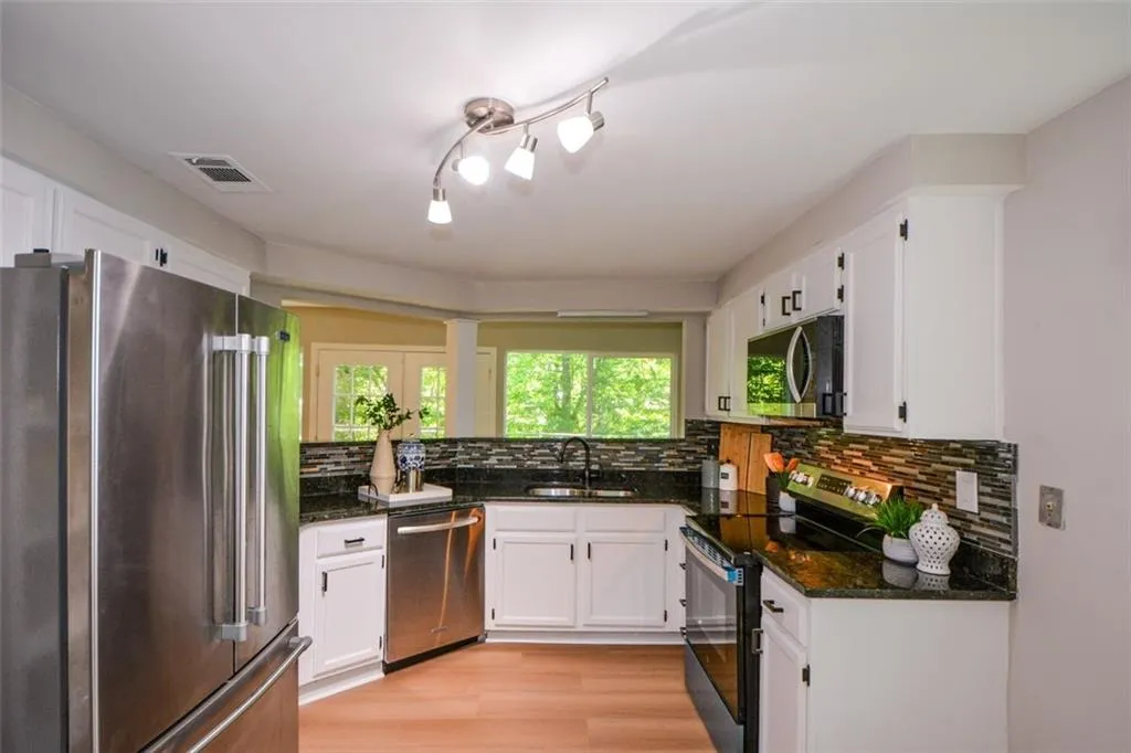 46 Dunwoody Springs Drive, Atlanta, Georgia 30328, 3 Bedrooms Bedrooms, ,2 BathroomsBathrooms,Residential,For Sale,46 Dunwoody Springs Drive,7641927