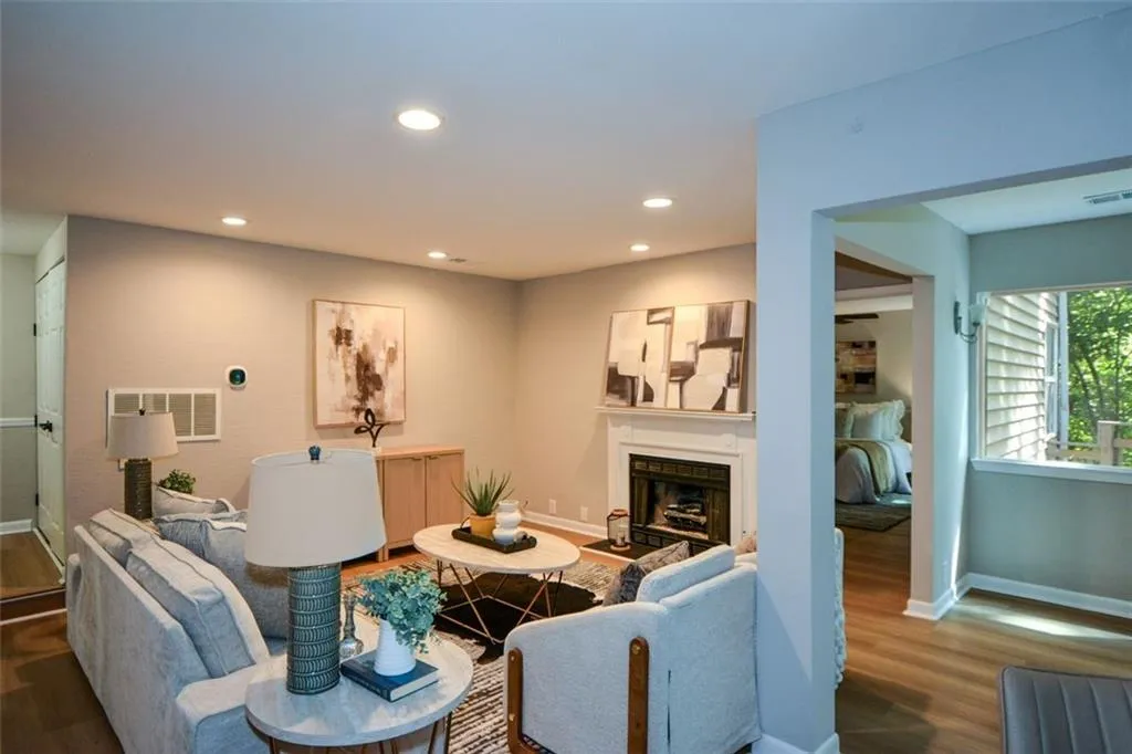 46 Dunwoody Springs Drive, Atlanta, Georgia 30328, 3 Bedrooms Bedrooms, ,2 BathroomsBathrooms,Residential,For Sale,46 Dunwoody Springs Drive,7641927