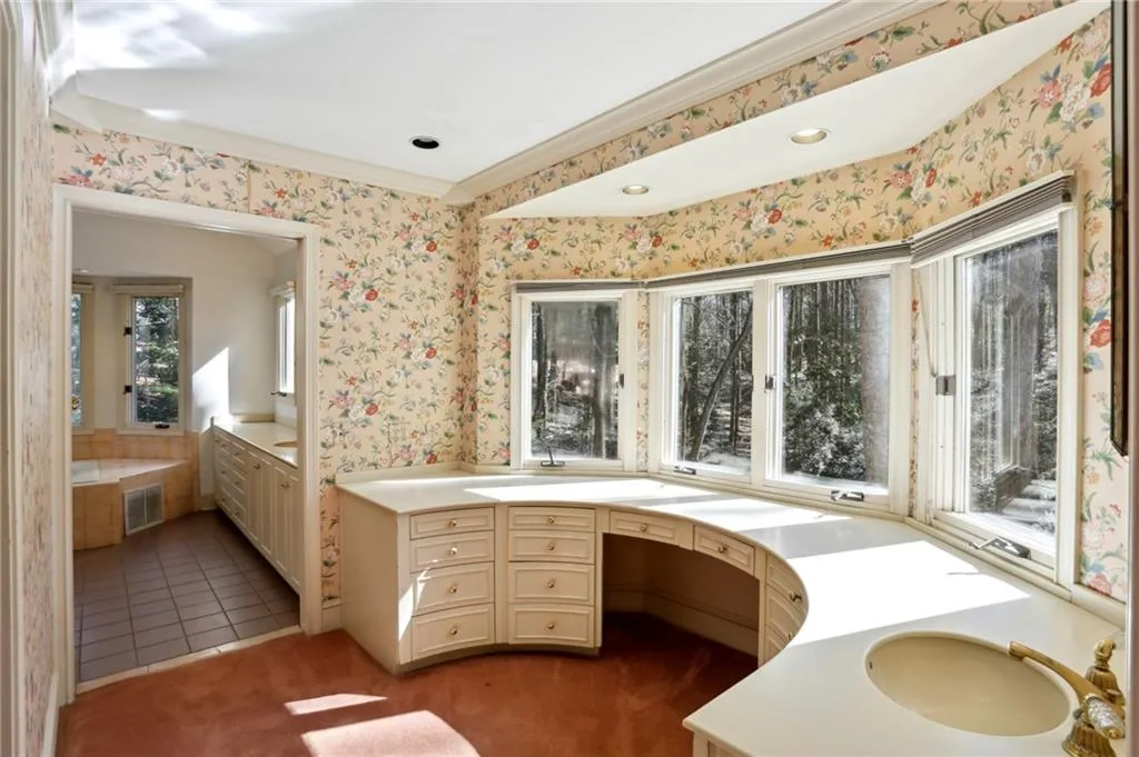 260 Seamarsh Court, Sandy Springs, Georgia 30328, 5 Bedrooms Bedrooms, ,4 BathroomsBathrooms,Residential,Sold,260 Seamarsh Court,7174758