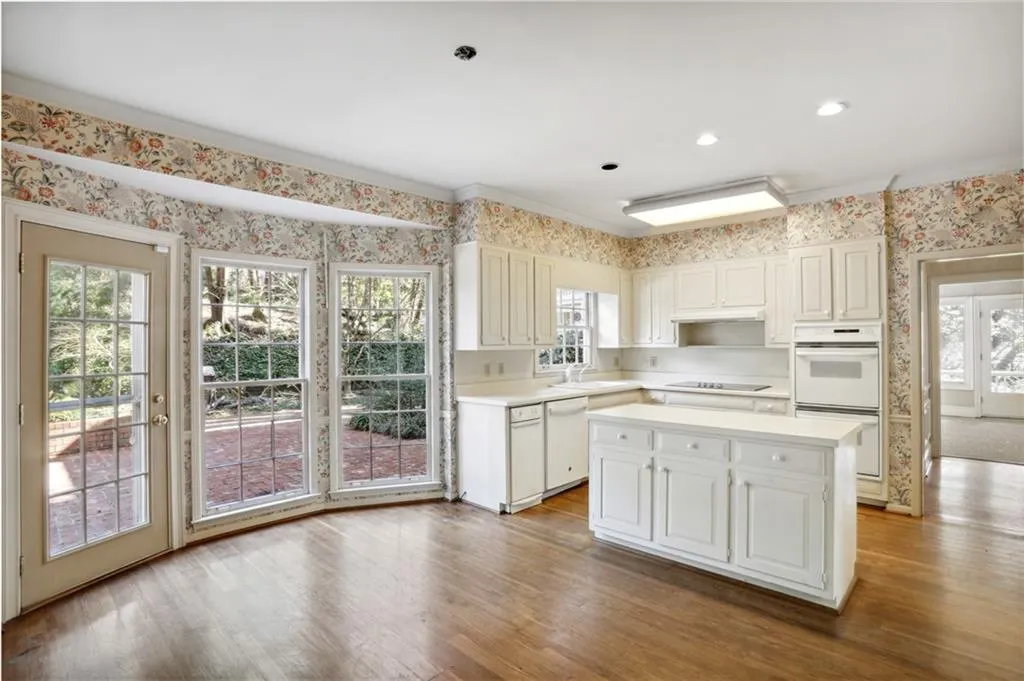 260 Seamarsh Court, Sandy Springs, Georgia 30328, 5 Bedrooms Bedrooms, ,4 BathroomsBathrooms,Residential,Sold,260 Seamarsh Court,7174758