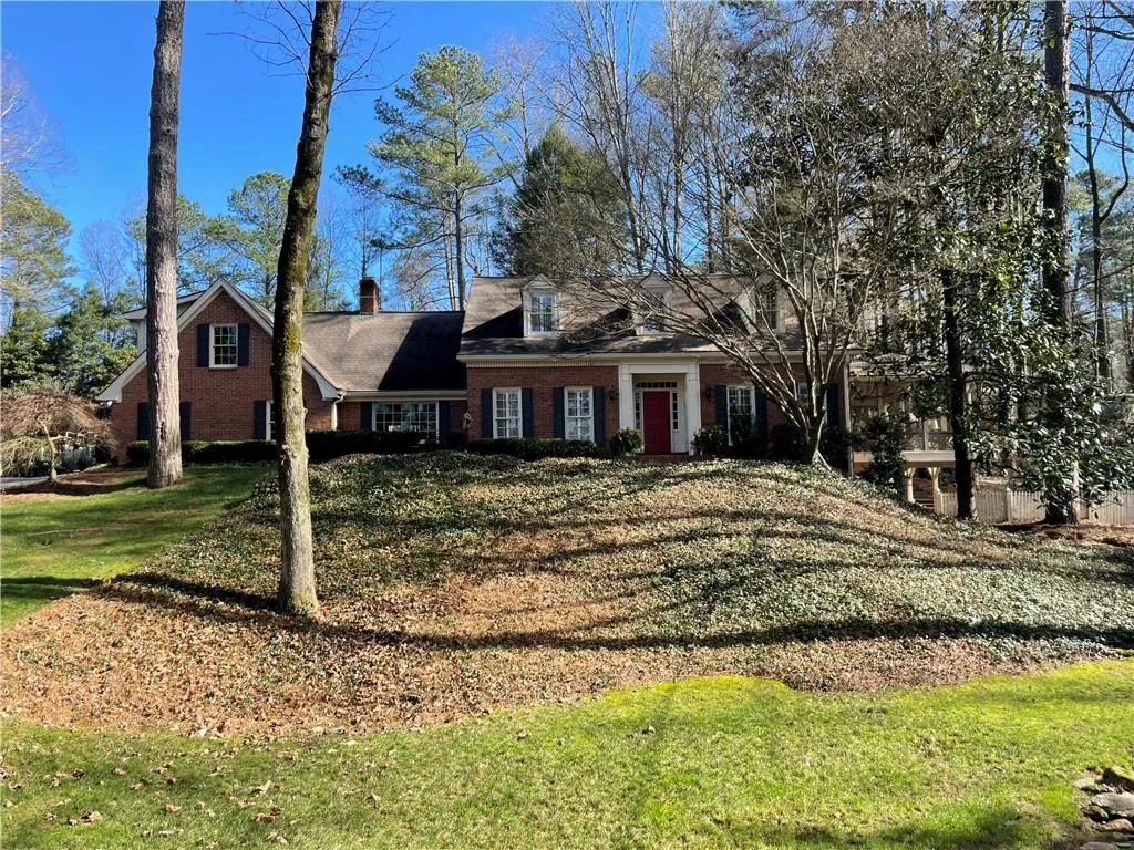 260 Seamarsh Court, Sandy Springs, Georgia 30328, 5 Bedrooms Bedrooms, ,4 BathroomsBathrooms,Residential,Sold,260 Seamarsh Court,7174758