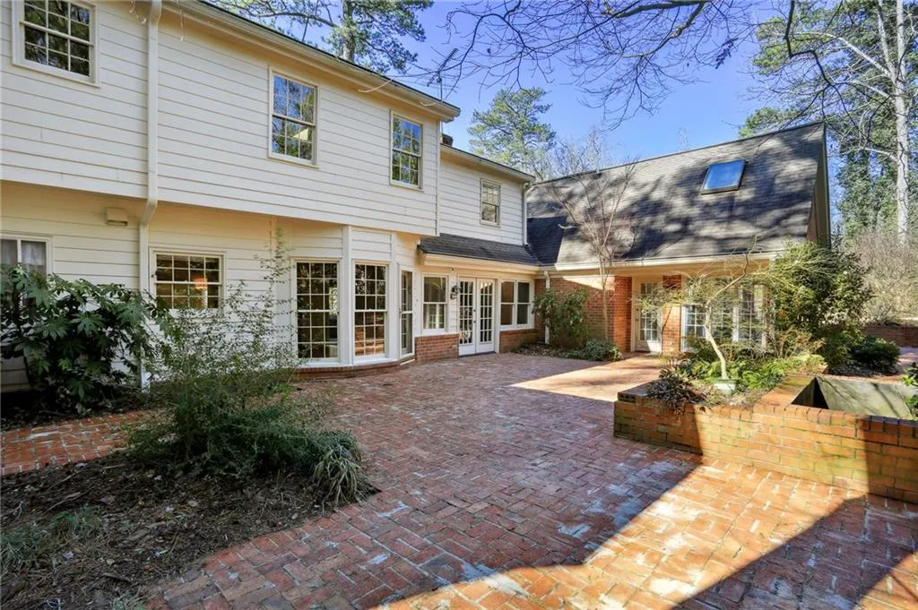 260 Seamarsh Court, Sandy Springs, Georgia 30328, 5 Bedrooms Bedrooms, ,4 BathroomsBathrooms,Residential,Sold,260 Seamarsh Court,7174758