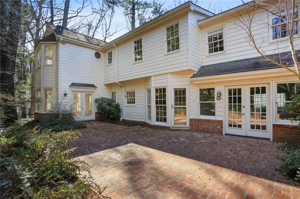 260 Seamarsh Court, Sandy Springs, Georgia 30328, 5 Bedrooms Bedrooms, ,4 BathroomsBathrooms,Residential,Sold,260 Seamarsh Court,7174758