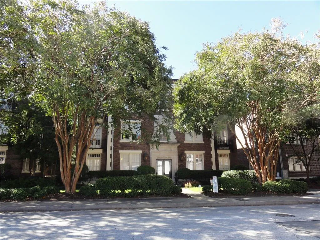 20 Collier Road Nw Unit 18, Atlanta, Georgia 30309, 2 Bedrooms Bedrooms, ,1 BathroomBathrooms,Residential,Sold,20 Collier Road Nw Unit 18,5925857