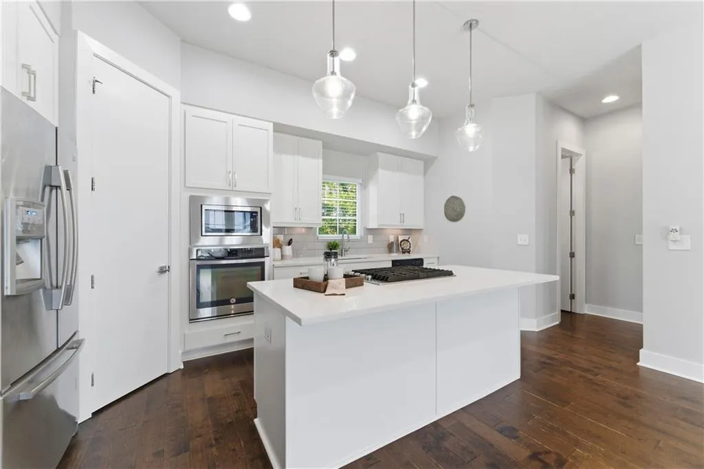 721 Taylor Court, Atlanta, Georgia 30324, 2 Bedrooms Bedrooms, ,2 BathroomsBathrooms,Residential,For Sale,721 Taylor Court,7670036