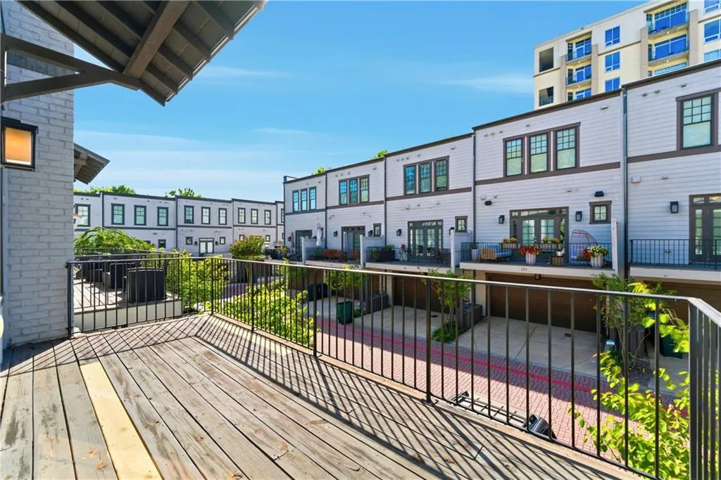 721 Taylor Court, Atlanta, Georgia 30324, 2 Bedrooms Bedrooms, ,2 BathroomsBathrooms,Residential,For Sale,721 Taylor Court,7670036