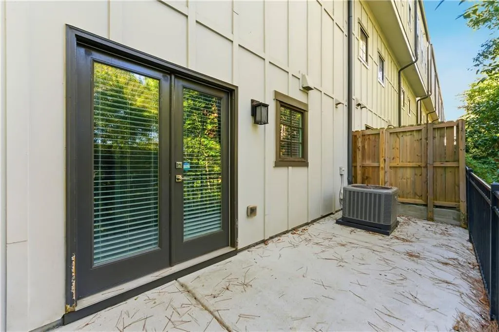 721 Taylor Court, Atlanta, Georgia 30324, 2 Bedrooms Bedrooms, ,2 BathroomsBathrooms,Residential,For Sale,721 Taylor Court,7670036