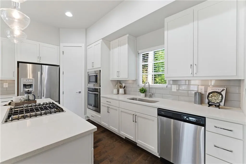 721 Taylor Court, Atlanta, Georgia 30324, 2 Bedrooms Bedrooms, ,2 BathroomsBathrooms,Residential,For Sale,721 Taylor Court,7670036