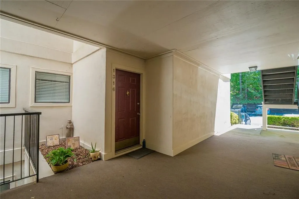 1316 Old Hammond Chase, Sandy Springs, Georgia 30350, 2 Bedrooms Bedrooms, ,2 BathroomsBathrooms,Residential,Sold,1316 Old Hammond Chase,6719875