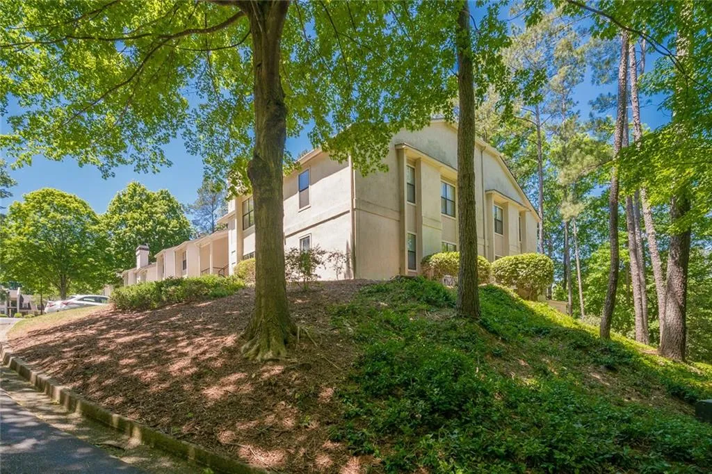 1316 Old Hammond Chase, Sandy Springs, Georgia 30350, 2 Bedrooms Bedrooms, ,2 BathroomsBathrooms,Residential,Sold,1316 Old Hammond Chase,6719875