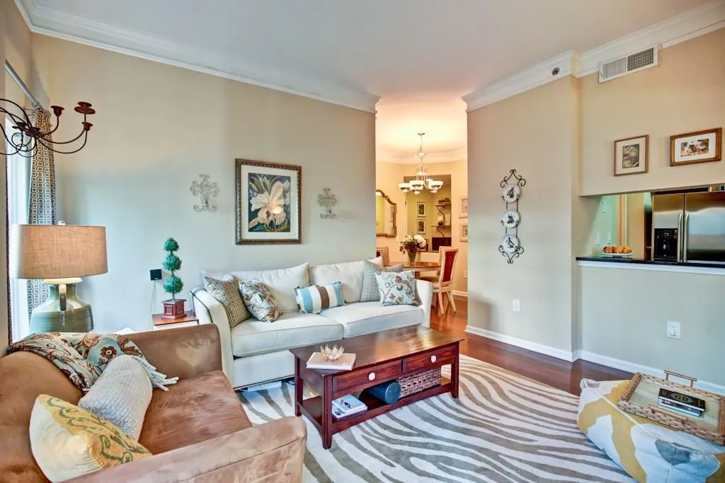 275 13th Street Ne Unit 101, Atlanta, Georgia 30309, 2 Bedrooms Bedrooms, ,2 BathroomsBathrooms,Residential,Sold,275 13th Street Ne Unit 101,5737582