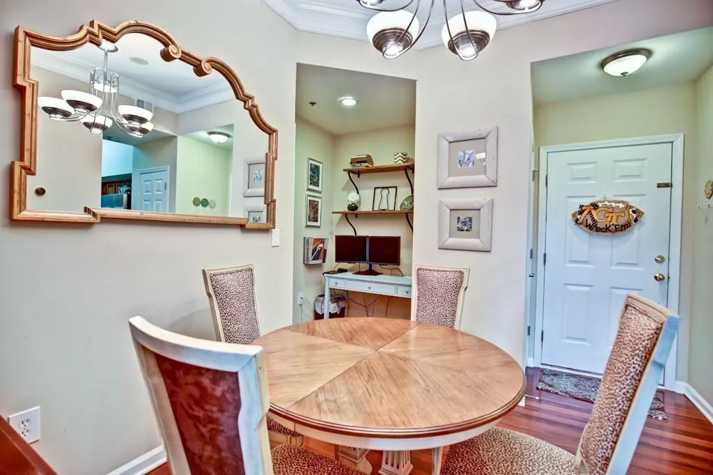 275 13th Street Ne Unit 101, Atlanta, Georgia 30309, 2 Bedrooms Bedrooms, ,2 BathroomsBathrooms,Residential,Sold,275 13th Street Ne Unit 101,5737582
