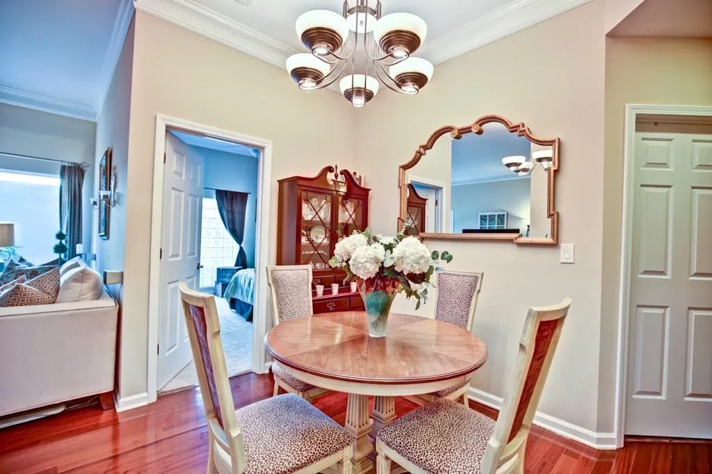 275 13th Street Ne Unit 101, Atlanta, Georgia 30309, 2 Bedrooms Bedrooms, ,2 BathroomsBathrooms,Residential,Sold,275 13th Street Ne Unit 101,5737582