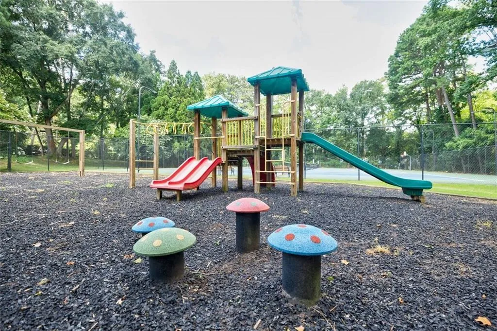 12 Palace Green Place Nw, Atlanta, Georgia 30318, 2 Bedrooms Bedrooms, ,2 BathroomsBathrooms,Residential,For Sale,12 Palace Green Place Nw,7621561