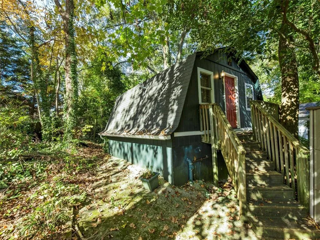 1095 Old Woodbine Road, Atlanta, Georgia 30319, 5 Bedrooms Bedrooms, ,4 BathroomsBathrooms,Residential,Sold,1095 Old Woodbine Road,6969445