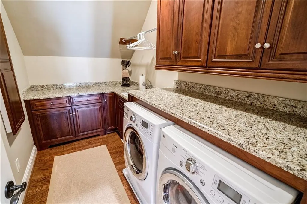 4719 Northside Drive Nw, Sandy Springs, Georgia 30327, 5 Bedrooms Bedrooms, ,4 BathroomsBathrooms,Residential,Sold,4719 Northside Drive Nw,6691260