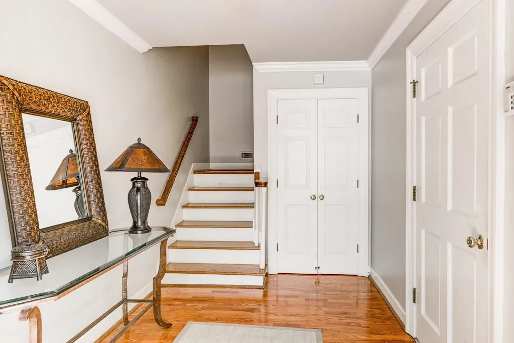 3873 Roswell Road Ne Unit 8, Atlanta, Georgia 30342, 3 Bedrooms Bedrooms, ,2 BathroomsBathrooms,Residential,Sold,3873 Roswell Road Ne Unit 8,5868417