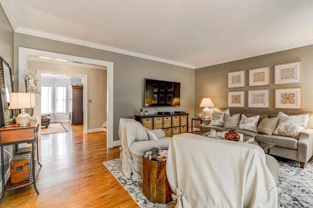 3873 Roswell Road Ne Unit 8, Atlanta, Georgia 30342, 3 Bedrooms Bedrooms, ,2 BathroomsBathrooms,Residential,Sold,3873 Roswell Road Ne Unit 8,5868417