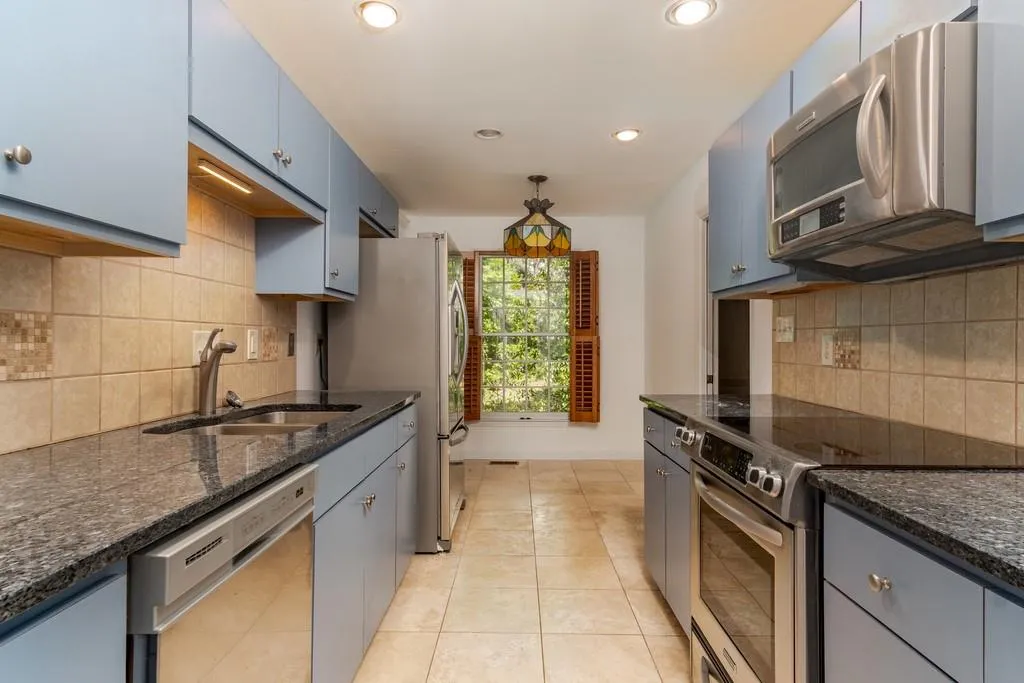 376 The Chace, Sandy Springs, Georgia 30328, 2 Bedrooms Bedrooms, ,2 BathroomsBathrooms,Residential,Sold,376 The Chace,6548130