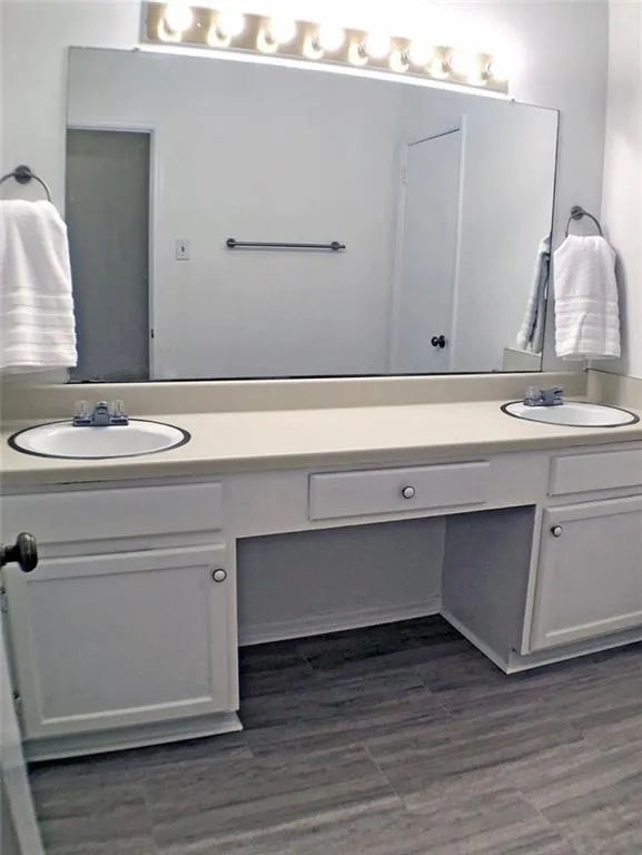 6520 Roswell Road Unit 40, Sandy Springs, Georgia 30328, 2 Bedrooms Bedrooms, ,1 BathroomBathrooms,Residential,Sold,6520 Roswell Road Unit 40,5944581