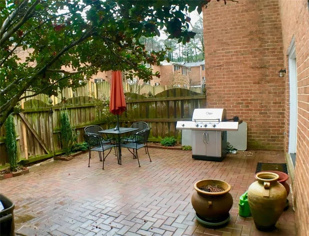 6520 Roswell Road Unit 40, Sandy Springs, Georgia 30328, 2 Bedrooms Bedrooms, ,1 BathroomBathrooms,Residential,Sold,6520 Roswell Road Unit 40,5944581