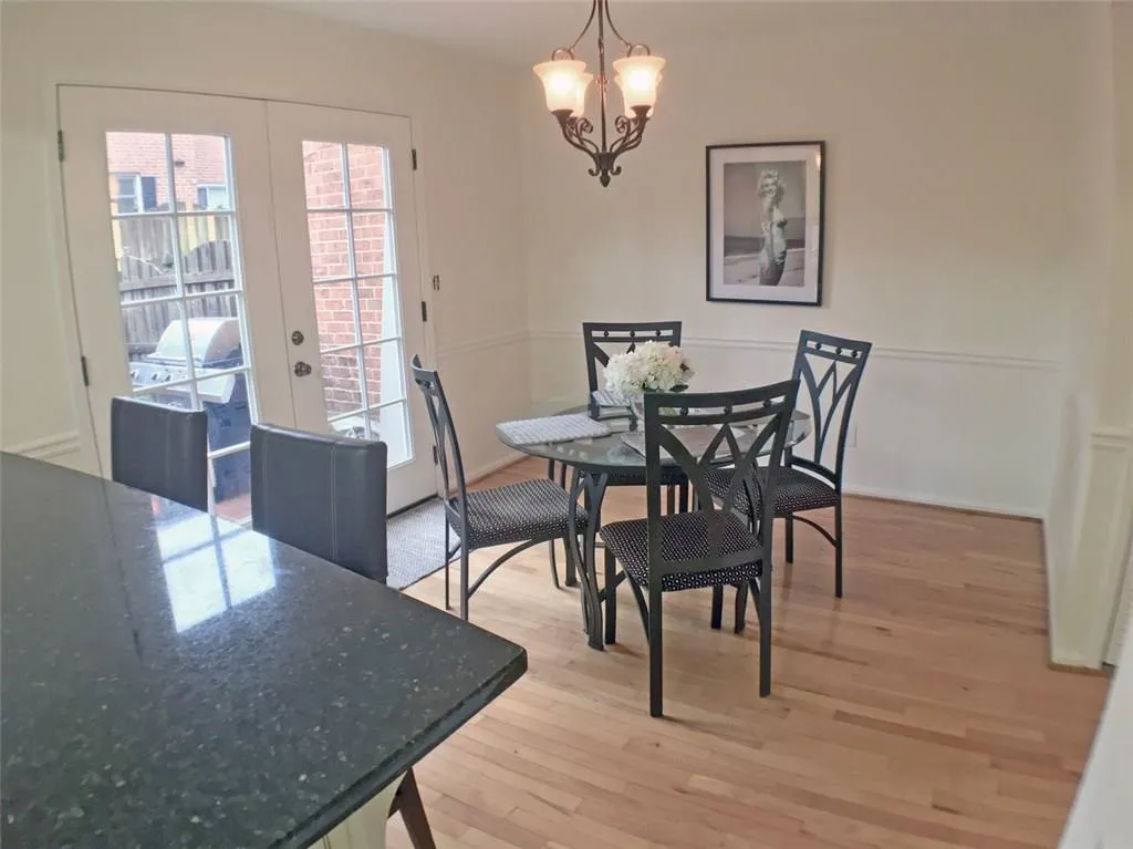 6520 Roswell Road Unit 40, Sandy Springs, Georgia 30328, 2 Bedrooms Bedrooms, ,1 BathroomBathrooms,Residential,Sold,6520 Roswell Road Unit 40,5944581