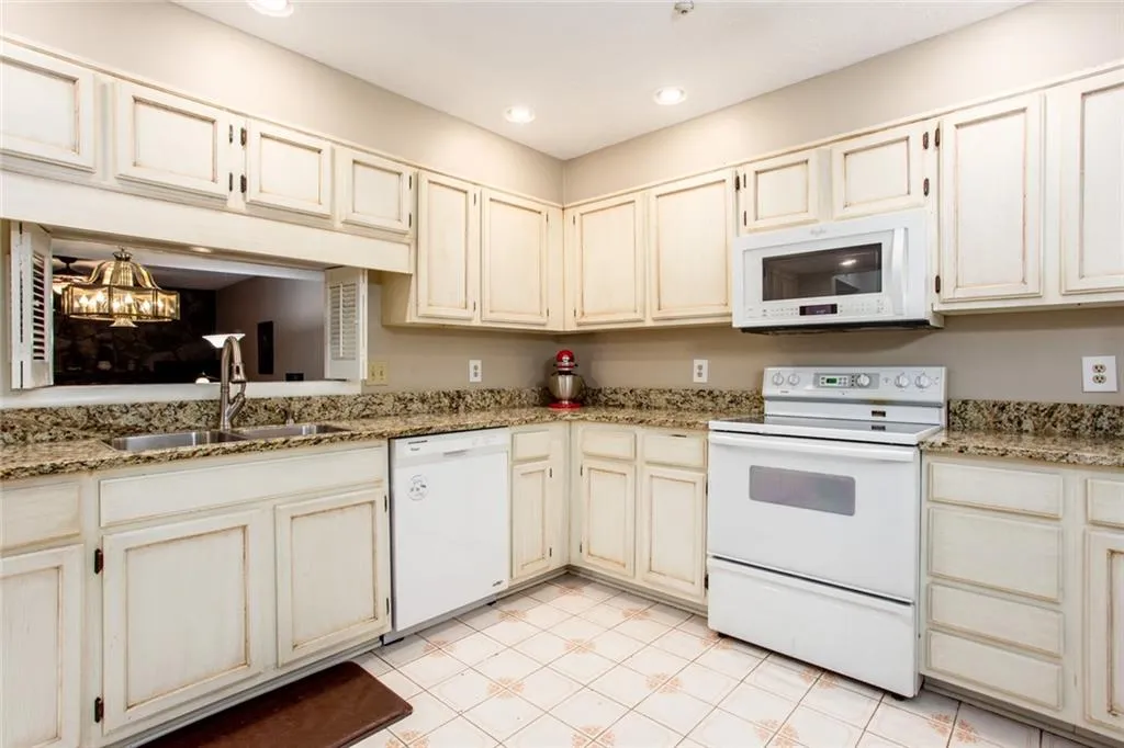114 Goldrush Circle, Sandy Springs, Georgia 30328, 2 Bedrooms Bedrooms, ,2 BathroomsBathrooms,Residential,Sold,114 Goldrush Circle,6947242