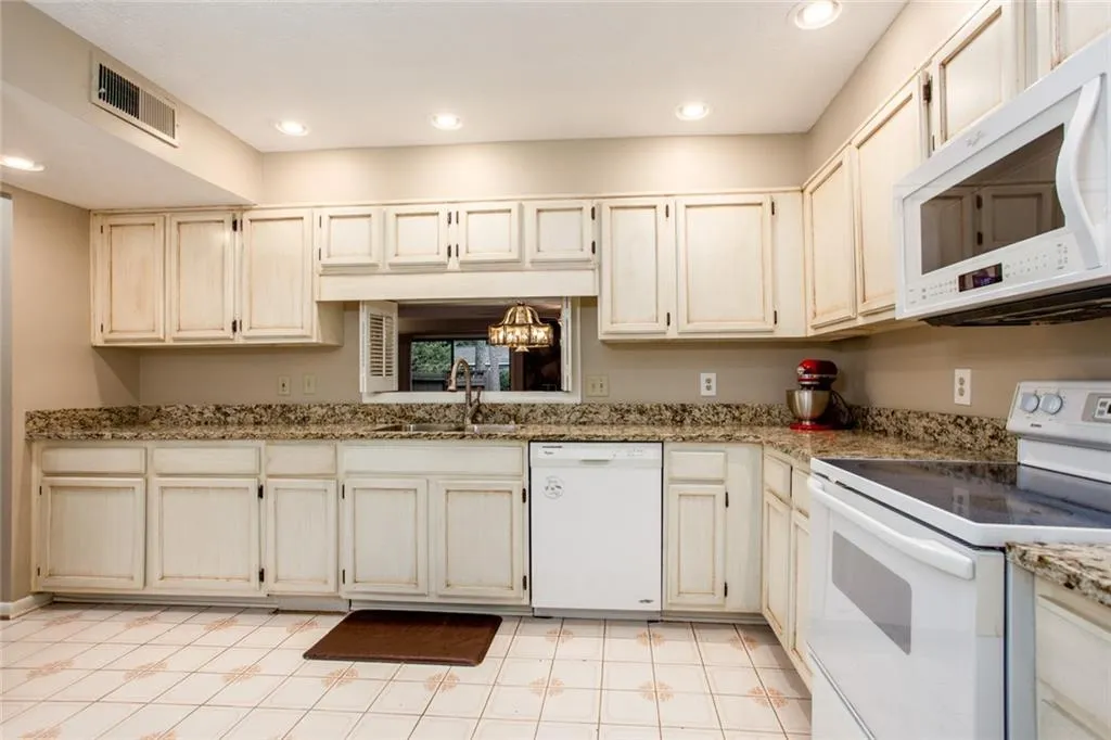 114 Goldrush Circle, Sandy Springs, Georgia 30328, 2 Bedrooms Bedrooms, ,2 BathroomsBathrooms,Residential,Sold,114 Goldrush Circle,6947242