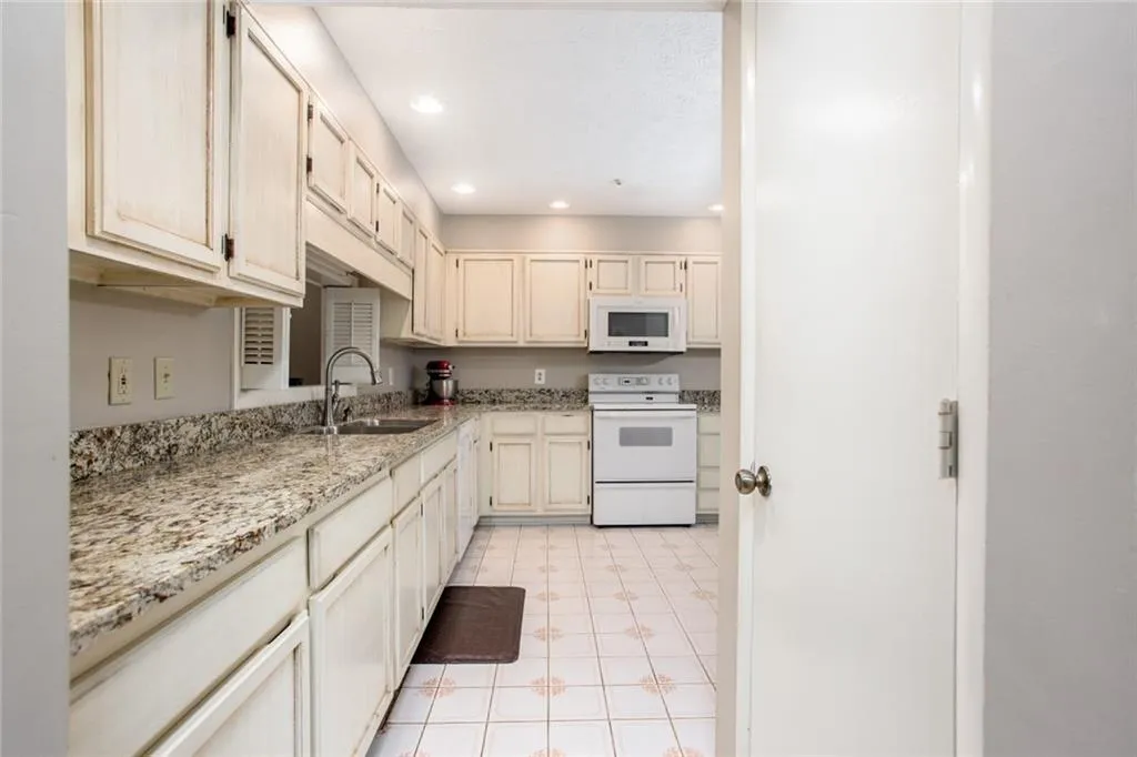 114 Goldrush Circle, Sandy Springs, Georgia 30328, 2 Bedrooms Bedrooms, ,2 BathroomsBathrooms,Residential,Sold,114 Goldrush Circle,6947242