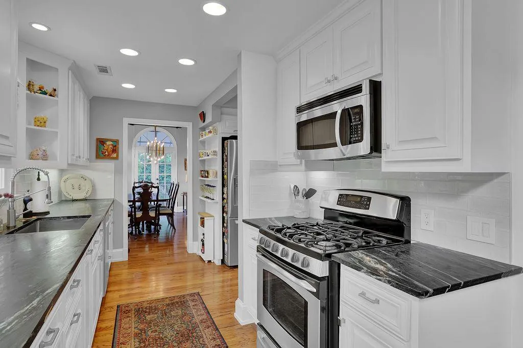 101 Jefferson Circle, Sandy Springs, Georgia 30328, 4 Bedrooms Bedrooms, ,3 BathroomsBathrooms,Residential,Sold,101 Jefferson Circle,7055143