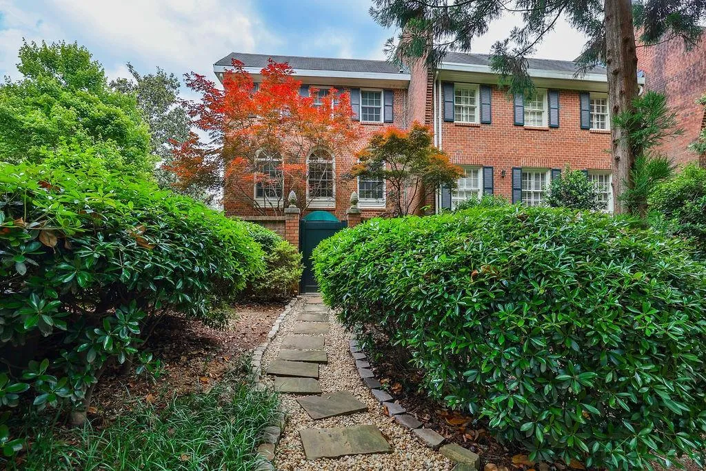 101 Jefferson Circle, Sandy Springs, Georgia 30328, 4 Bedrooms Bedrooms, ,3 BathroomsBathrooms,Residential,Sold,101 Jefferson Circle,7055143