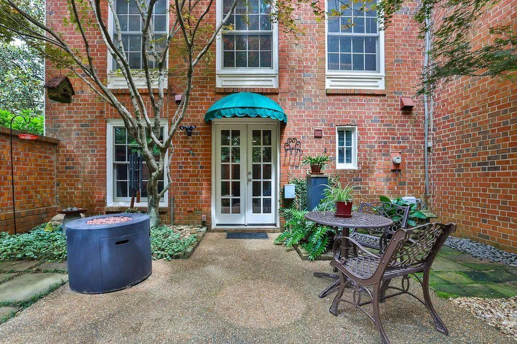 101 Jefferson Circle, Sandy Springs, Georgia 30328, 4 Bedrooms Bedrooms, ,3 BathroomsBathrooms,Residential,Sold,101 Jefferson Circle,7055143