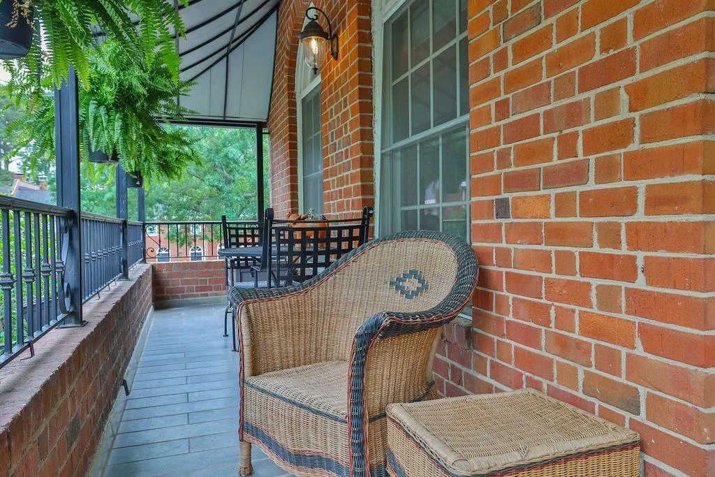 101 Jefferson Circle, Sandy Springs, Georgia 30328, 4 Bedrooms Bedrooms, ,3 BathroomsBathrooms,Residential,Sold,101 Jefferson Circle,7055143