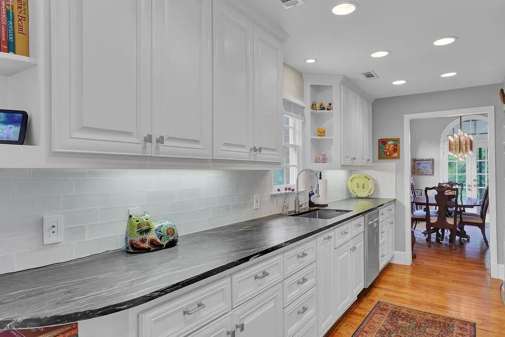 101 Jefferson Circle, Sandy Springs, Georgia 30328, 4 Bedrooms Bedrooms, ,3 BathroomsBathrooms,Residential,Sold,101 Jefferson Circle,7055143