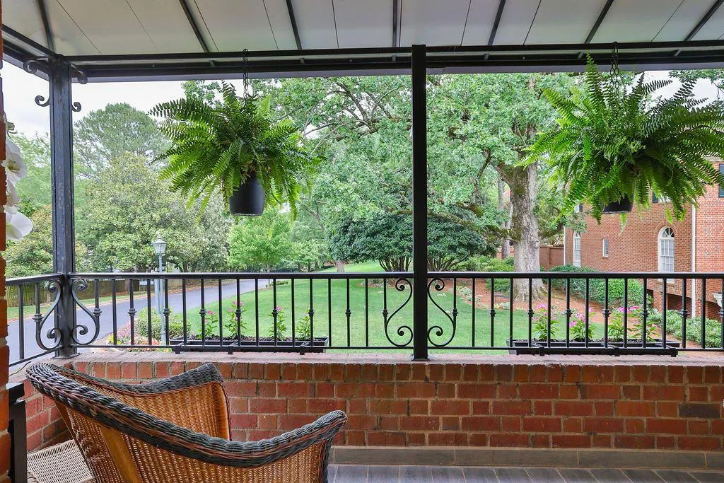 101 Jefferson Circle, Sandy Springs, Georgia 30328, 4 Bedrooms Bedrooms, ,3 BathroomsBathrooms,Residential,Sold,101 Jefferson Circle,7055143