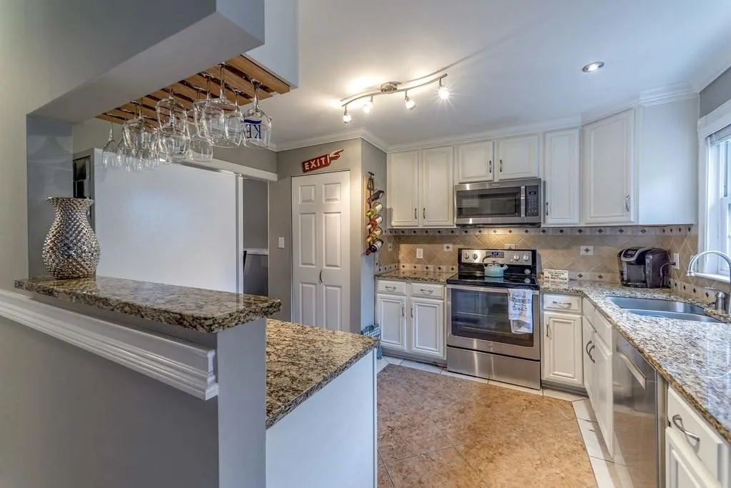 6700 Roswell Road Unit 16c, Atlanta, Georgia 30328, 2 Bedrooms Bedrooms, ,1 BathroomBathrooms,Residential,Sold,6700 Roswell Road Unit 16c,6580036