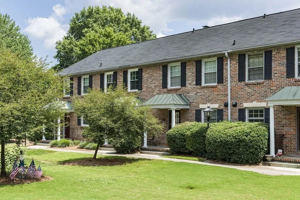 6700 Roswell Road Unit 16c, Atlanta, Georgia 30328, 2 Bedrooms Bedrooms, ,1 BathroomBathrooms,Residential,Sold,6700 Roswell Road Unit 16c,6580036
