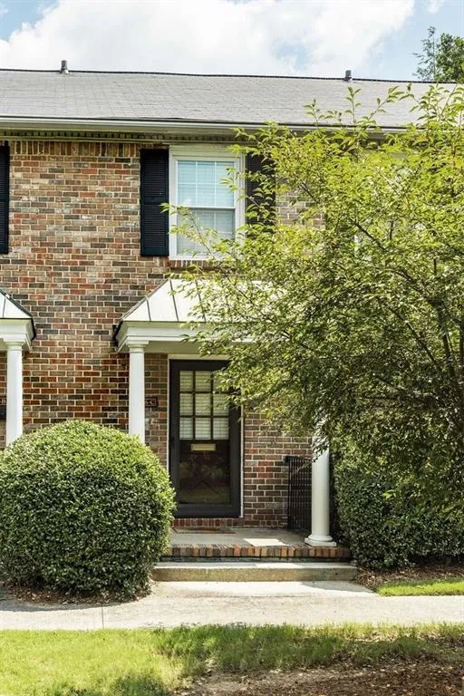 6700 Roswell Road Unit 16c, Atlanta, Georgia 30328, 2 Bedrooms Bedrooms, ,1 BathroomBathrooms,Residential,Sold,6700 Roswell Road Unit 16c,6580036