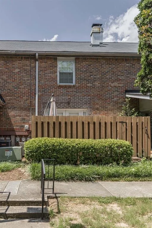 6700 Roswell Road Unit 16c, Atlanta, Georgia 30328, 2 Bedrooms Bedrooms, ,1 BathroomBathrooms,Residential,Sold,6700 Roswell Road Unit 16c,6580036