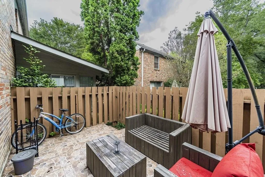 6700 Roswell Road Unit 16c, Atlanta, Georgia 30328, 2 Bedrooms Bedrooms, ,1 BathroomBathrooms,Residential,Sold,6700 Roswell Road Unit 16c,6580036
