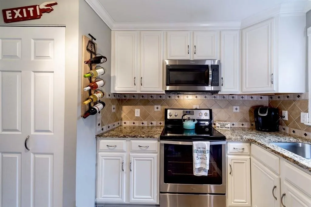 6700 Roswell Road Unit 16c, Atlanta, Georgia 30328, 2 Bedrooms Bedrooms, ,1 BathroomBathrooms,Residential,Sold,6700 Roswell Road Unit 16c,6580036