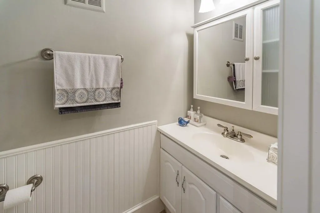 6700 Roswell Road Unit 16c, Atlanta, Georgia 30328, 2 Bedrooms Bedrooms, ,1 BathroomBathrooms,Residential,Sold,6700 Roswell Road Unit 16c,6580036